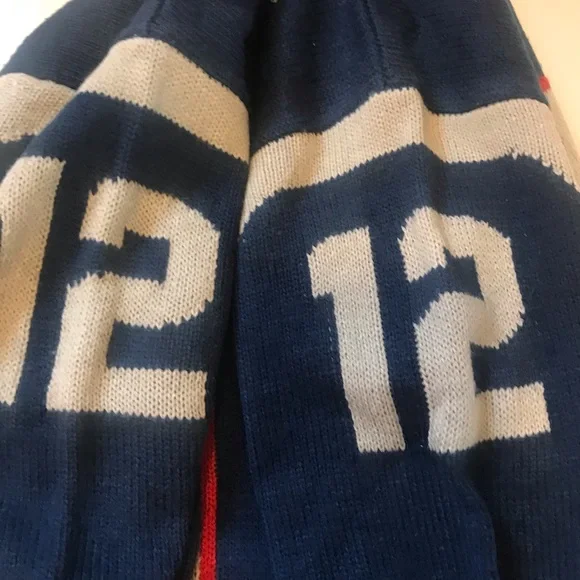 Women’s Tribute Tom Brady V-Neck Sweater Size Small 🏈 - Picture 4 of 6